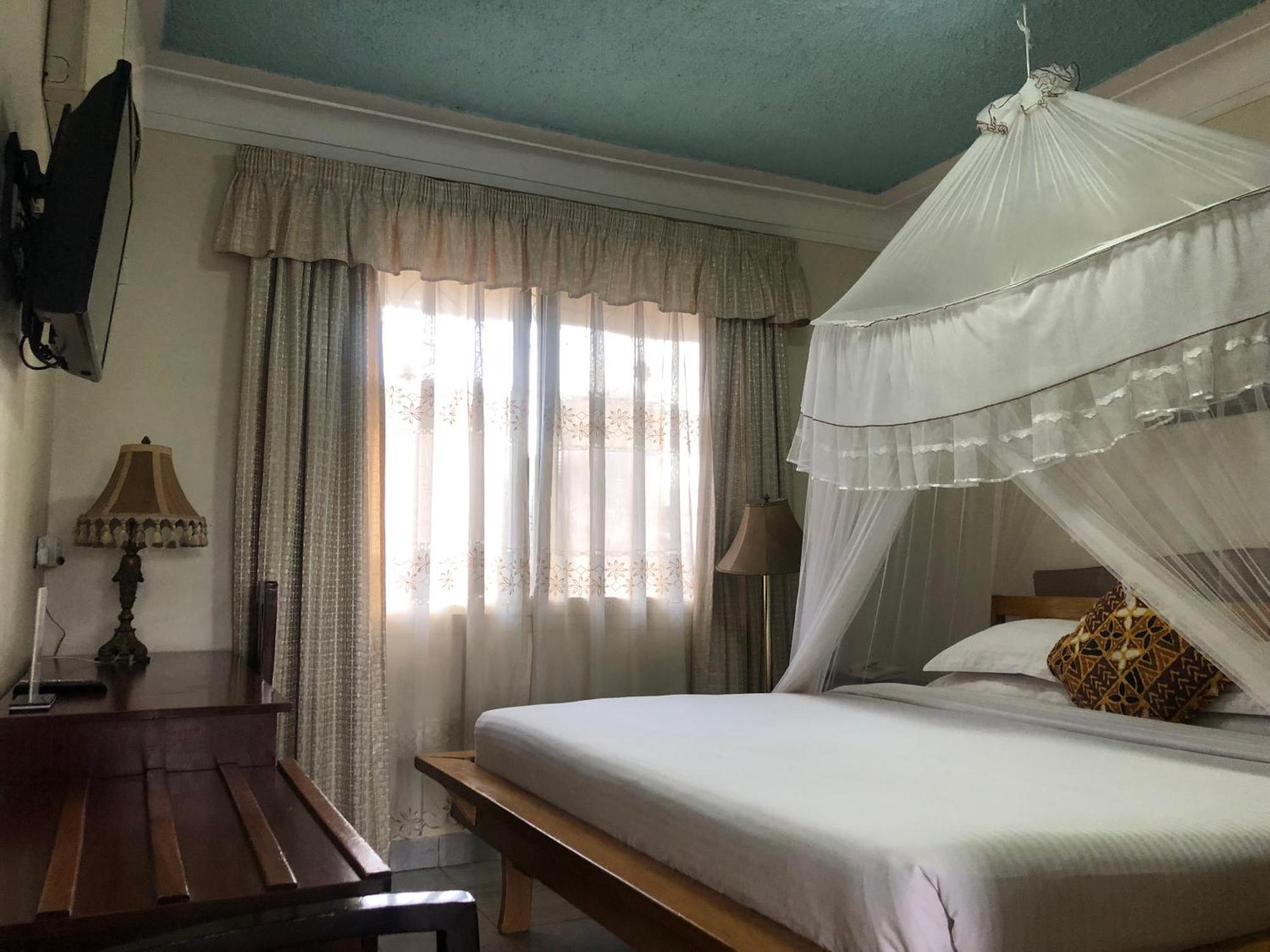 Shangri-La Hotel Muyenga Bugolobi Экстерьер фото